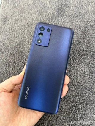 realmeq3i换屏幕多少钱，realme q换屏幕？
