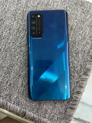 荣耀十刚出来的时候多少钱，荣耀10刚出来的费用？