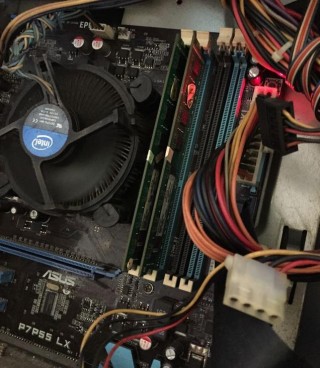 电脑内存卡槽坏了能修吗，电脑内存条卡槽坏了