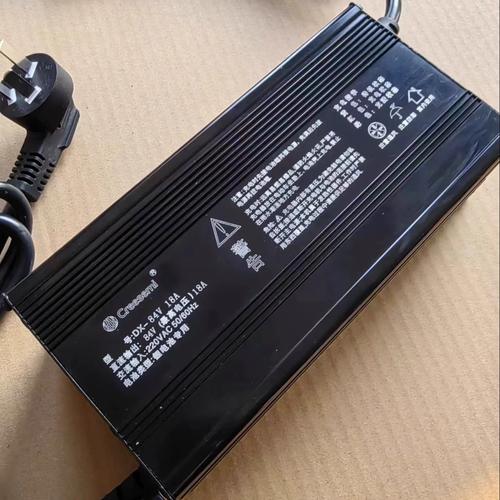 戴尔笔记本电脑的电源适配器