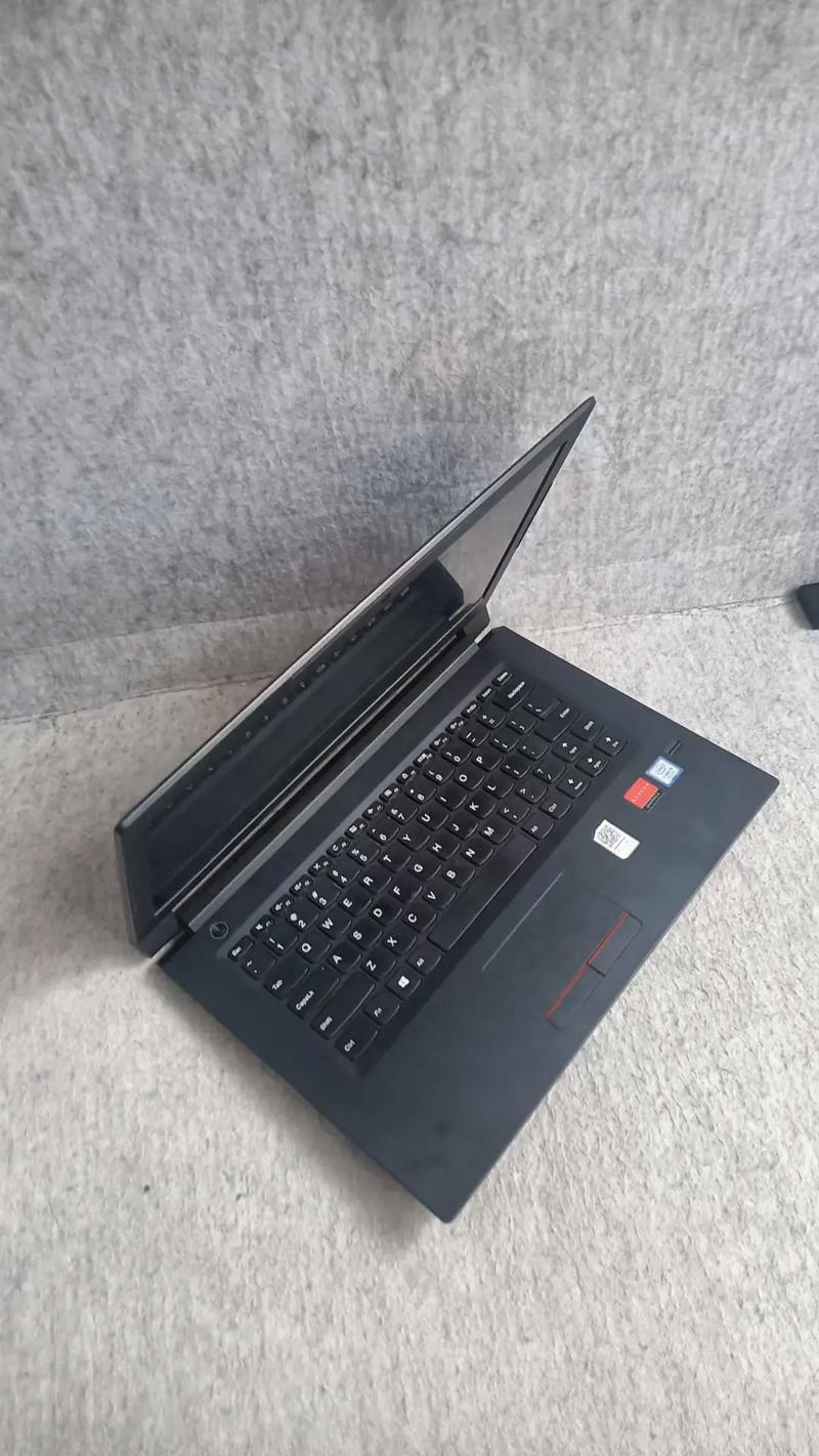 笔记本电脑换屏幕多少钱电脑屏碎了要换的话大概需要多少钱