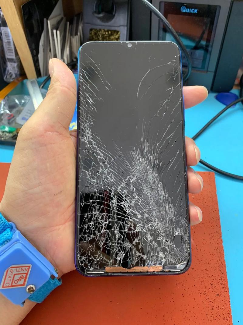 vivoplay6的手机屏幕摔碎了换一下需要多少钱