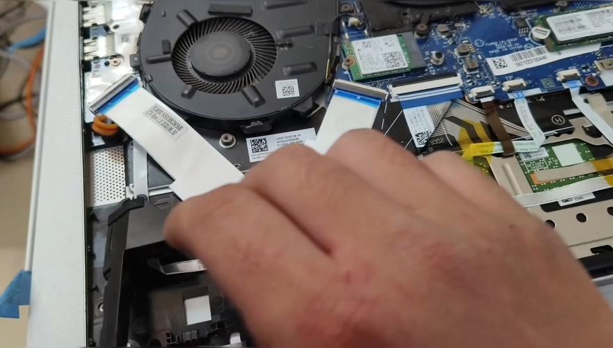 联想小新笔记本外壳碎了怎么换?