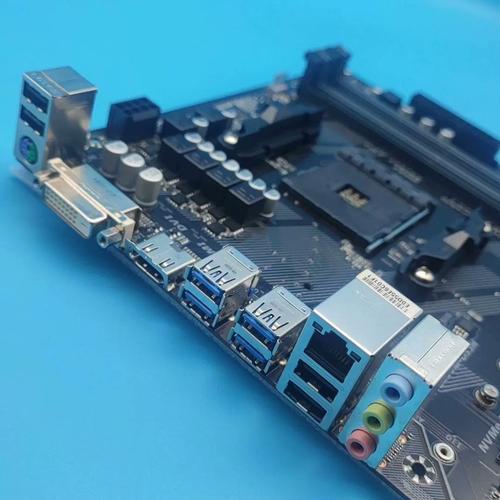 英特尔E3300CPU主板用DDR3还是DDR2