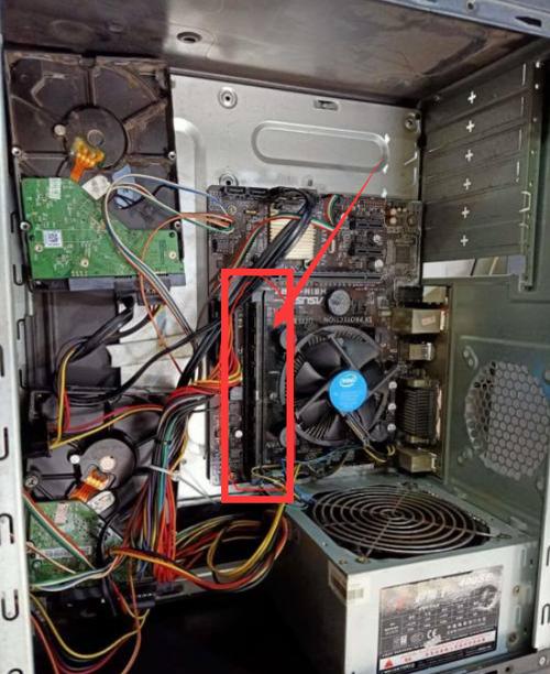 台式电脑内存条在哪