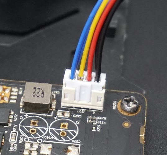 显卡上风扇2针接口旁边还有个4针接口是干什么的