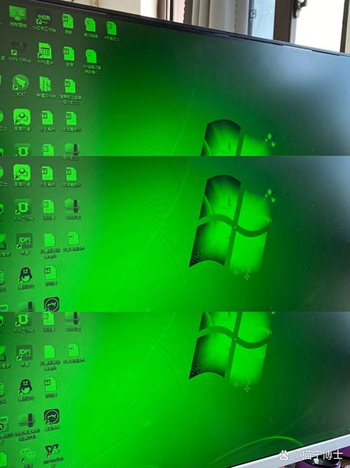 电脑屏幕变成绿色怎么办