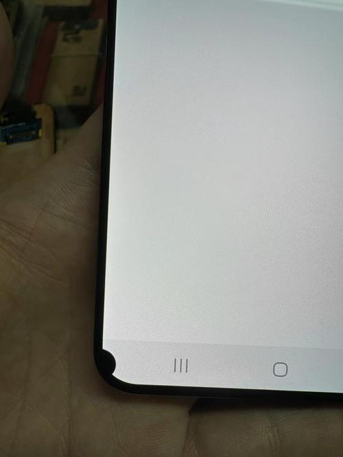 为什么三星屏幕有黑点?