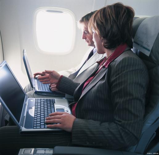 ...一个拯救者背包,它里面有两个铁支撑的,不知能不能带?