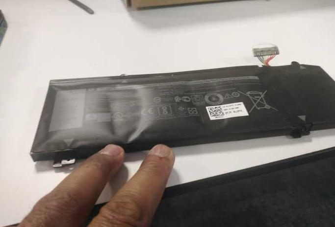 怎么判断笔记本电池是否鼓包?