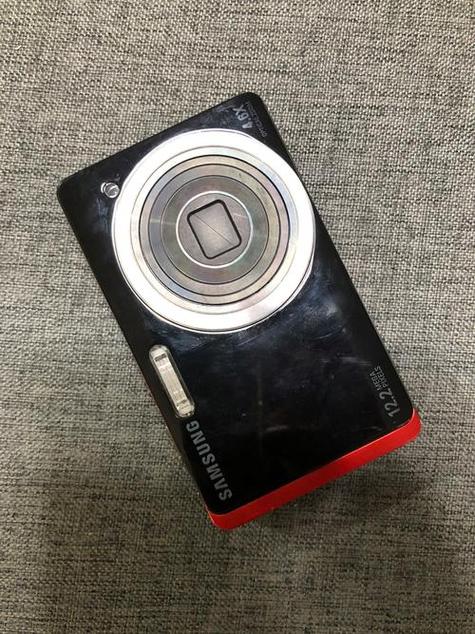 三星st550内存卡在哪