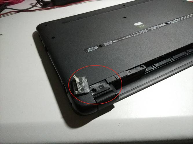 惠普笔记本电脑tpnq159拆开后盖