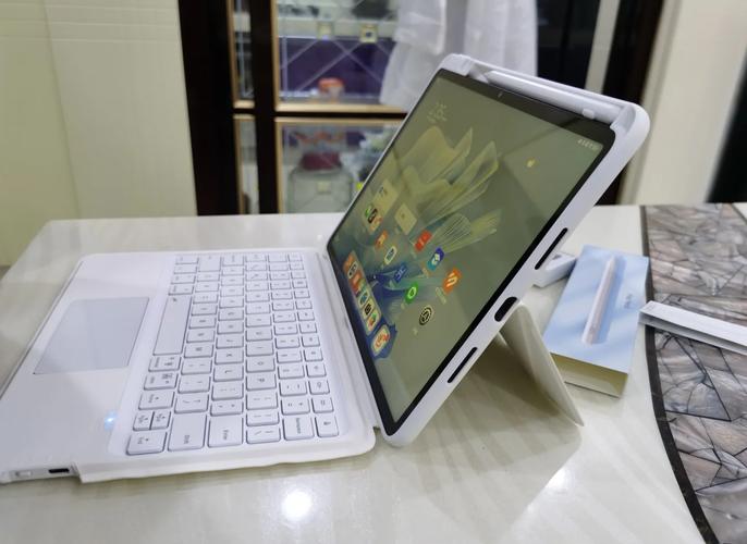 如何将华为平板与键盘连接使用?