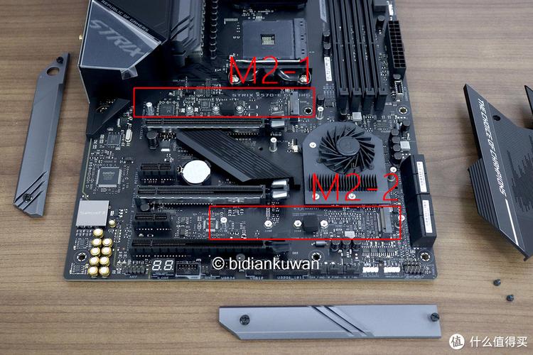 机械硬盘的数据线接口在哪里,如何接入电脑?