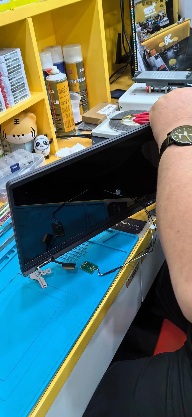 笔记电脑换屏幕多少钱笔记本电脑内屏坏了修多少钱