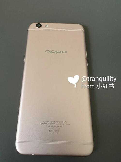 oppoR9s屏幕是曲屏吗?