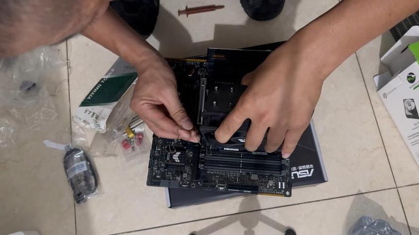 拆笔记本电脑为什么要防静电,静电是什么