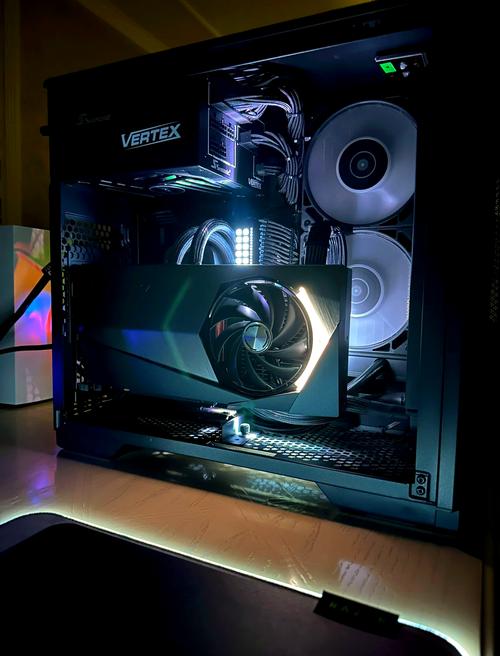 显卡在主机机箱的哪个地方?