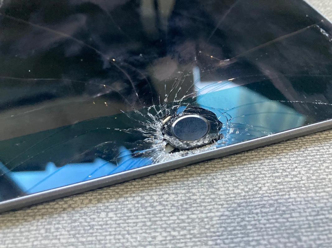 ipadmini5屏幕碎了值得修吗