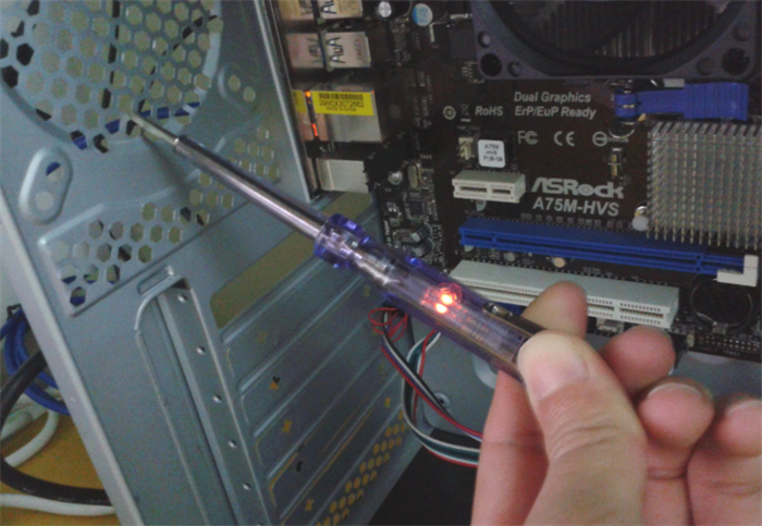 电脑机箱漏电正常吗