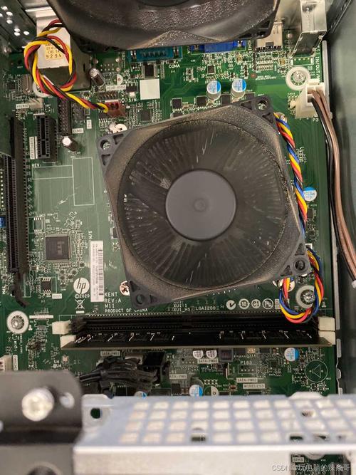 电脑开机主机所有灯都亮了,显示器鼠标键盘没反应