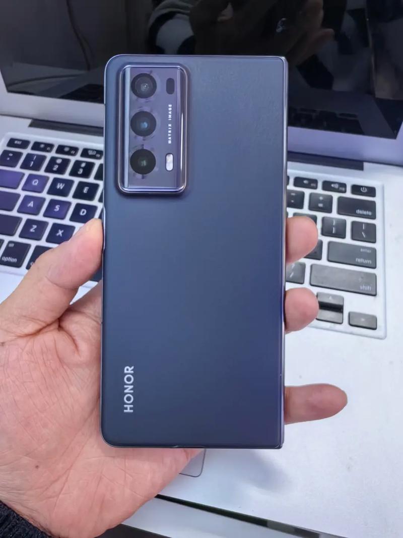 荣耀v20使用的是什么屏幕?