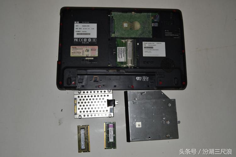 东芝电脑硬盘在什么位置