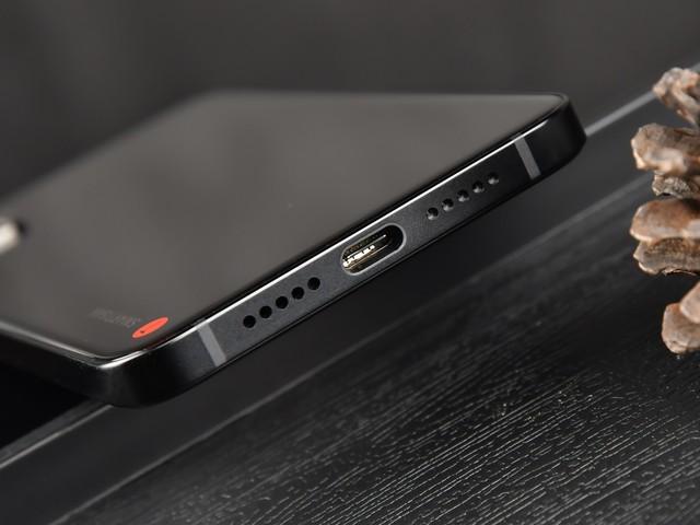 坚果pro3听筒在什么位置