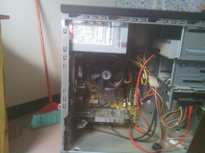 我两年前买的海尔轰天雷T3-z356,配置跟官方网站上一样的,今天我拆机发现主板...