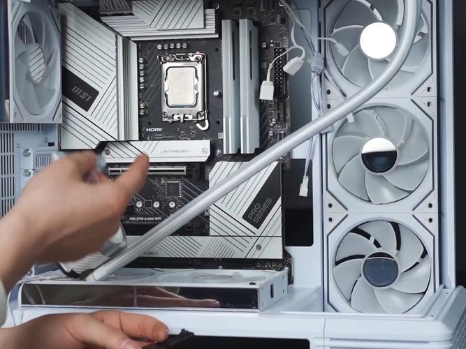 电脑水冷螺丝拧不上了,怎么拧啊,急求解答