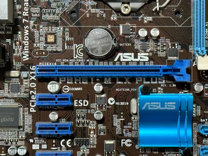 台式组装电脑主板内存条,卡槽坏了一个原来是4G内存现在只能用2G了,维...