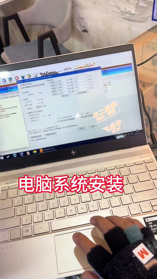 我想自己拆笔记本电脑可是螺丝都弄出来了后盖就是打不来