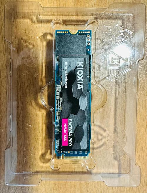 旧电脑想换一个固态硬盘,铠侠和闪迪哪个好一点?