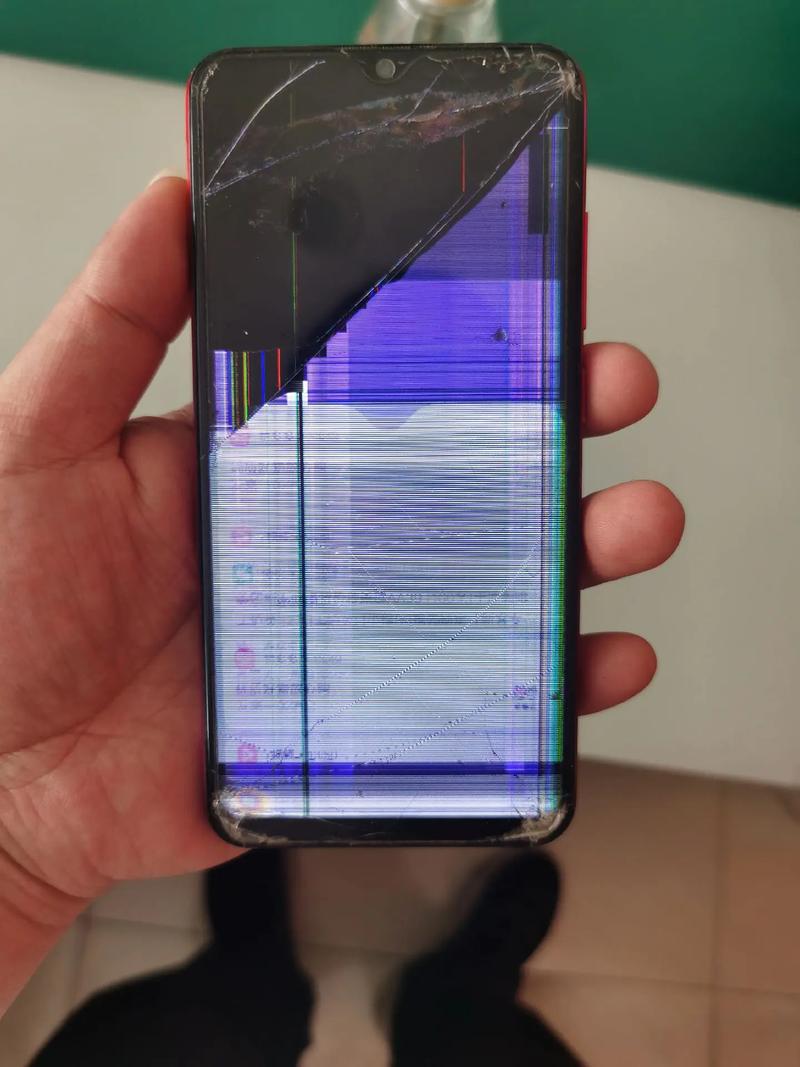 vivoy93s的屏幕摔碎了,碎的地方出现黑屏但还能使用,可以修好吗?换屏...