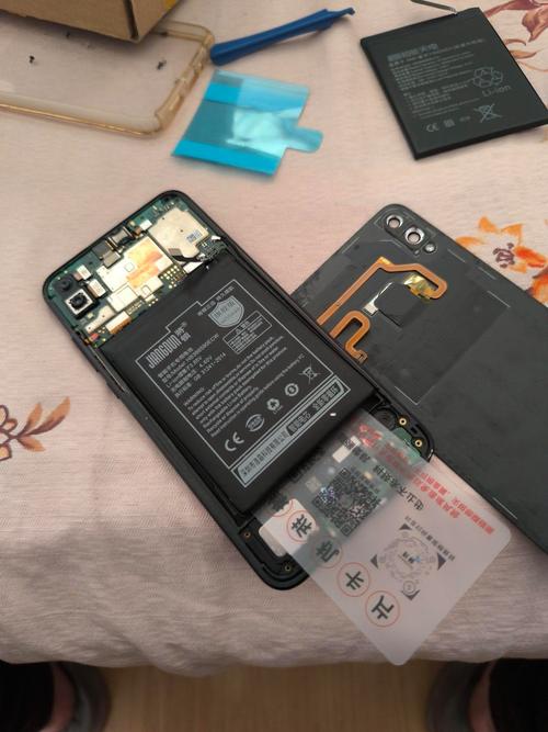 我的华为畅享8pⅠus手机外屏摔坏了,换外屏要多少钱,怎么操作