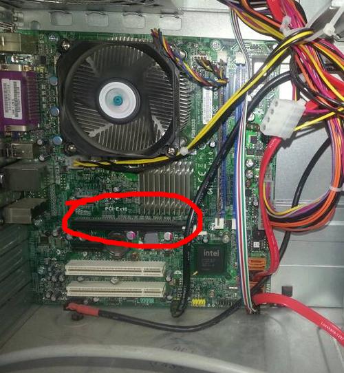 lenovo台式电脑的独立显卡在哪个位置