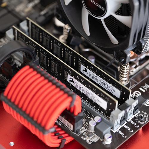 硬盘属于内存吗