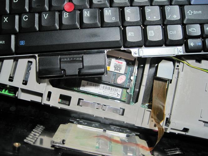 联想thinkpad后盖怎么打开啊