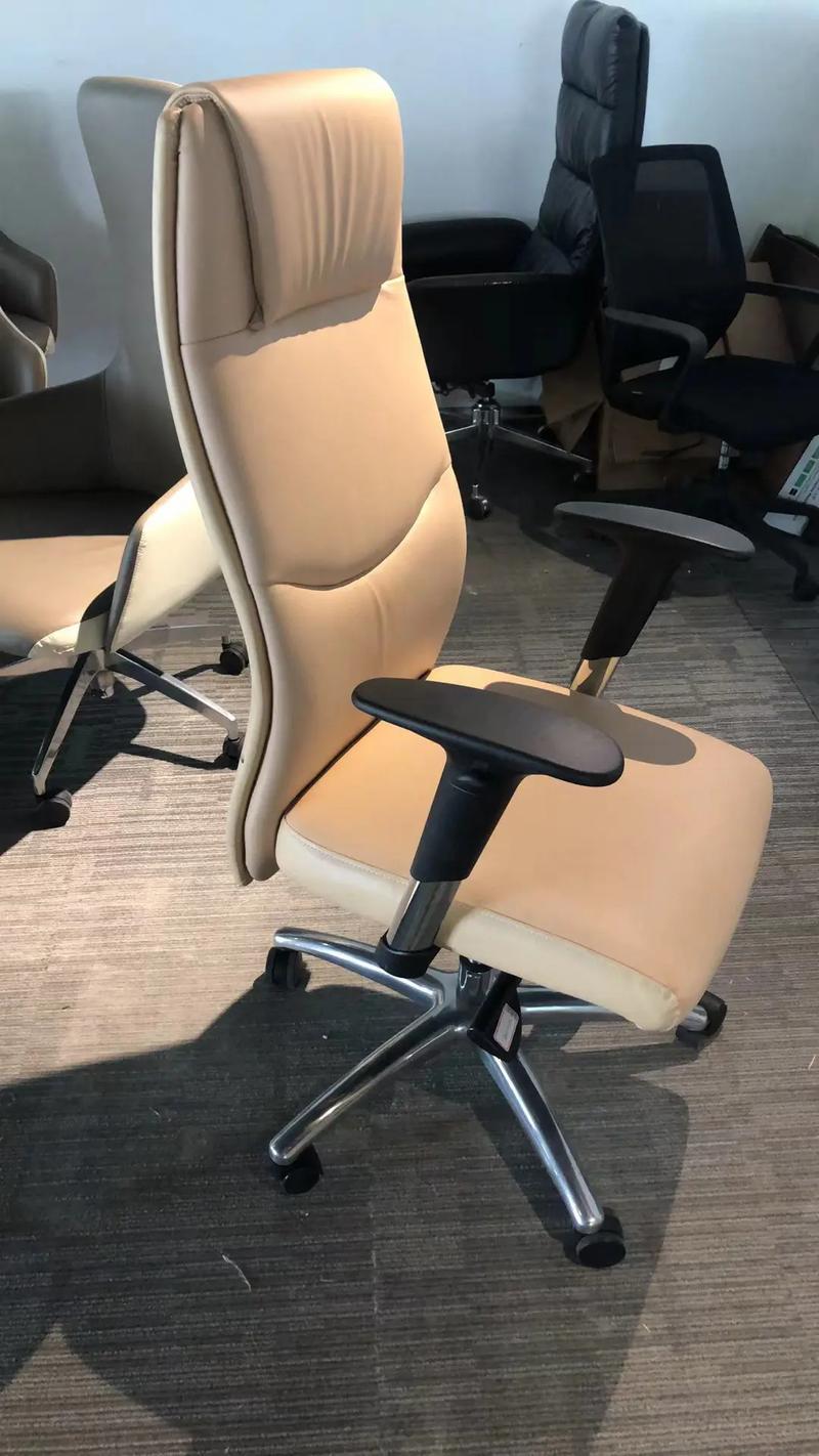 我是沈阳的,想买一个电脑椅,不知去哪里能买到费用和质量都比较好点儿...