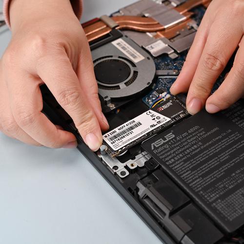 电脑固态硬盘起什么作用?