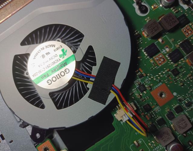 华硕笔记本电脑A43拆机清理风扇灰尘教程