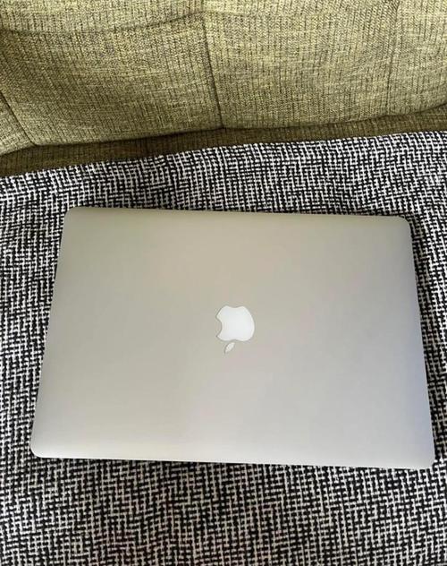 现在一台二手苹果macbookpro13.3笔记本电脑能卖多少钱?