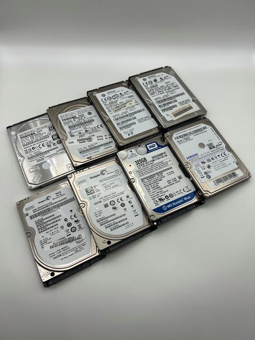 电脑硬盘是什么样?在机箱的哪个位置?