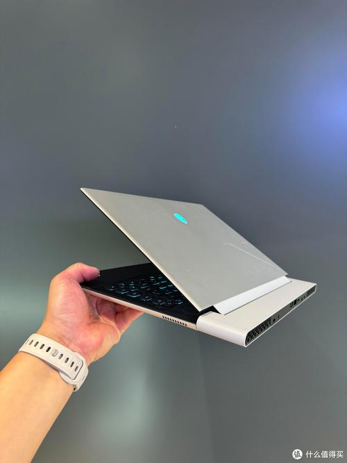 想买外星人alienwarem15r7和m15r6,哪个更值得购买?