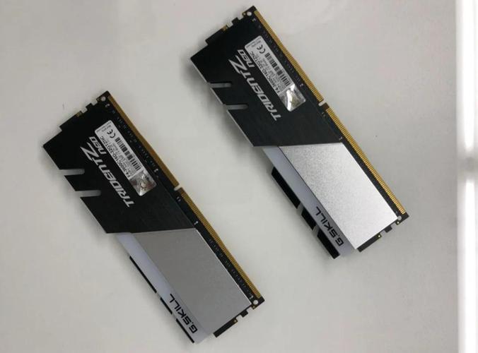 老哥们,闲鱼上500块的金士顿8g内存条靠谱么