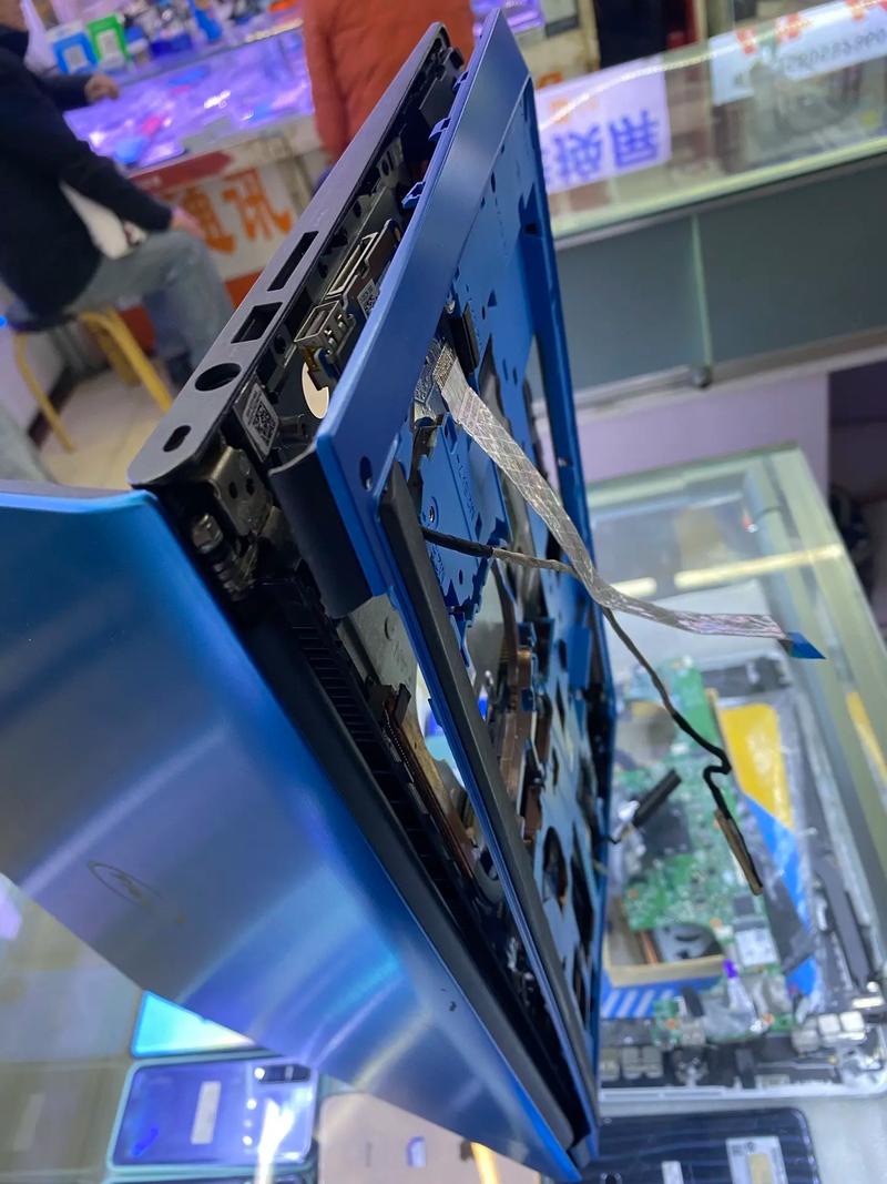 推荐笔记本电脑!比较好是游戏本!配置内存8G,显存2G或者4G,处理器i7,屏幕...