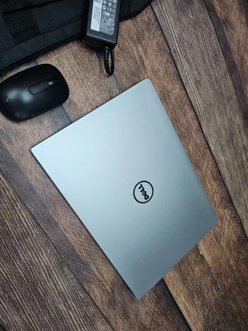 戴尔灵越燃7000什么时候上市的