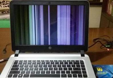 惠普电脑屏幕一闪一闪的,是怎么回事?