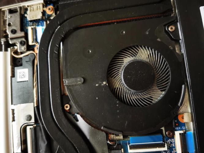 惠普笔记本散热器在哪里?