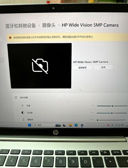 笔记本摄像头打开一闪一闪的,自己的头像还变颜色,这是怎么回事啊?